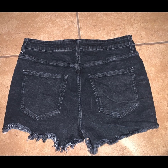Forever 21 high waisted black shorts - Picture 3 of 3